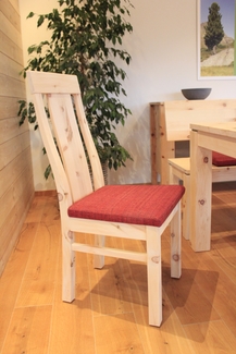 Stuhl aus Zirbenholz